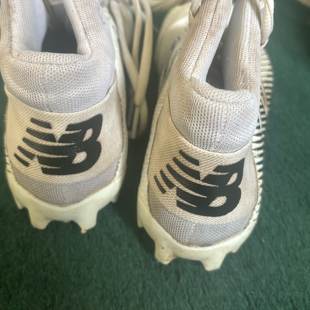 Lacrosse outdoor cleates- girls size 3.